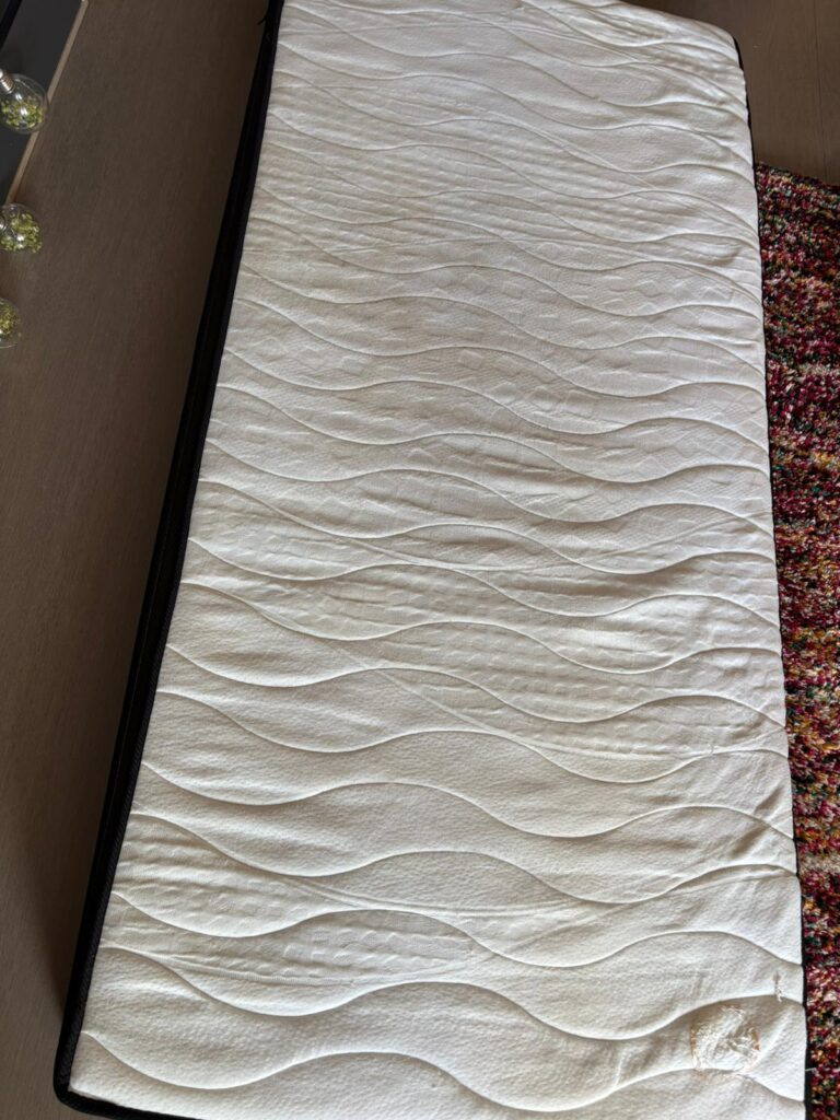 Matelas nettoyé à domicile, résultat immédiat
