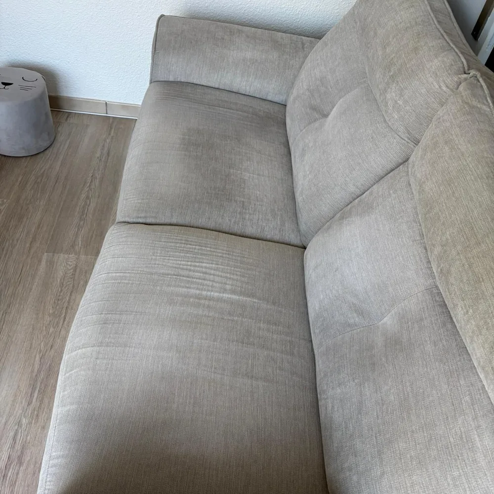 Résultat avant/après nettoyage de mobilier textile par HDF Textile dans le Chablais